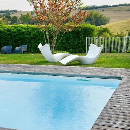 Otel En Marge Aureville