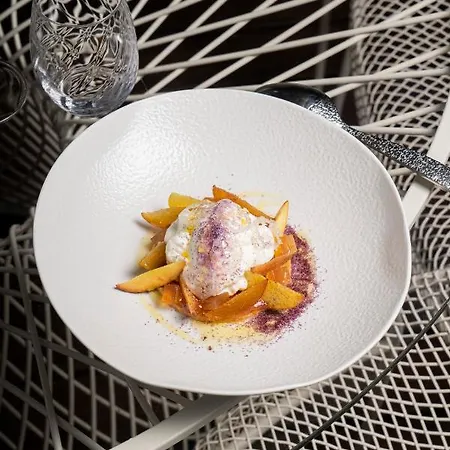 Otel En Marge Aureville